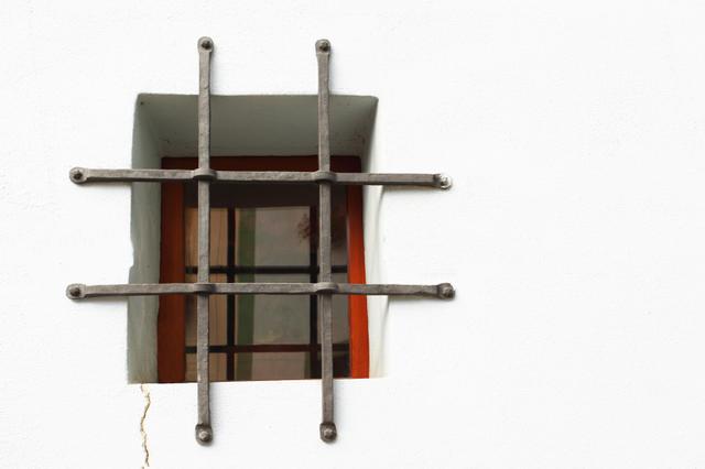 Fensterschutz sollte nicht vernachlässigt werden Fenster mit Stahlgitter
