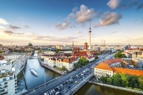 Panoramablick auf den Fernsehturm in Berlin