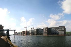 Blick auf Duisburg am Wasser gelegen