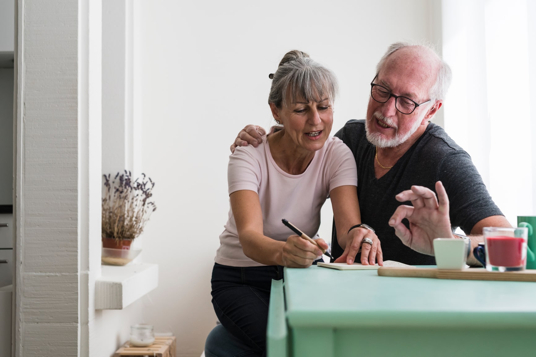 Rentner Ehepaar plant Hausverkauf und Erbschaft